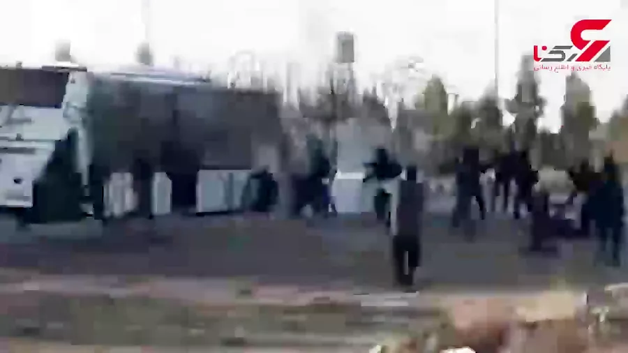 لحظه بازداشت گروگانگیر گوش بر قم ؛
او مسافران اتوبوس را زندانی کرده بود