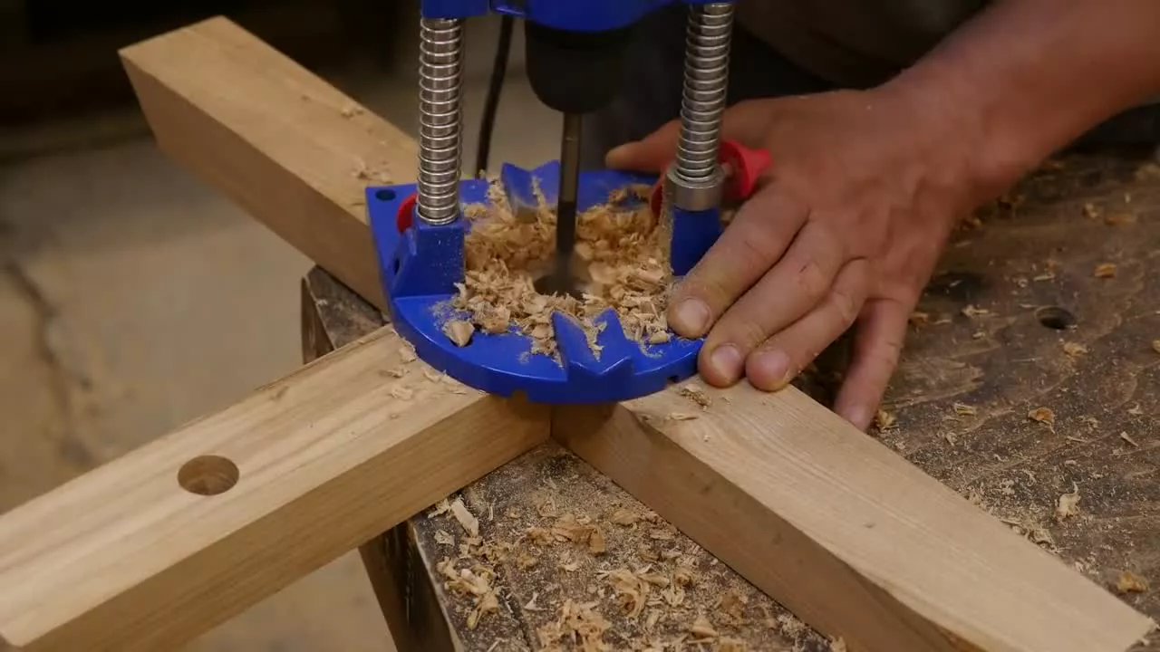 Table with AIR SUSPENSION made of old boards! Unique idea