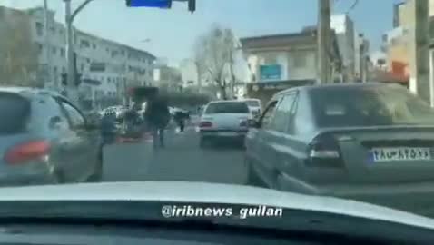 وانتی میوه هایش را وسط خیابان ریخت !