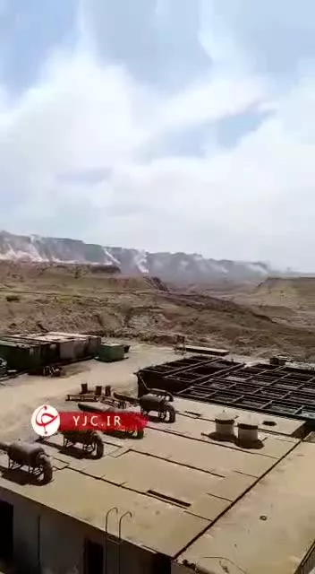 ریزش کوه های اطراف گناوه بوشهر بر اثر زلزله