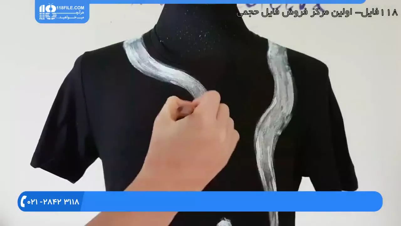 آموزش نقاشی روی پارچه - طرح مار روی تیشرت