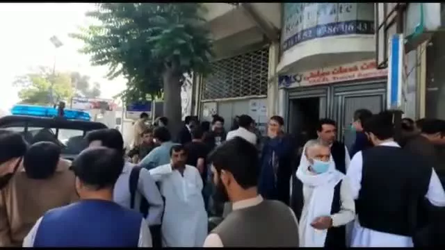 هجوم مردم کابل به بانک‌ها از ترس طالبان