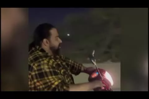 آواز خوانی و موتورسواری رضا صادقی در کیش