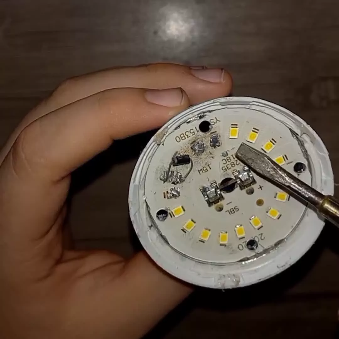 نحوه تعمیر و بالا بردن عمر لامپ LED