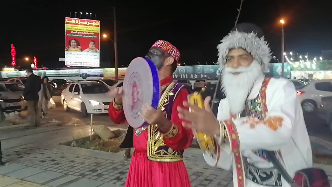 آواز خوانی خیابانی در شیراز