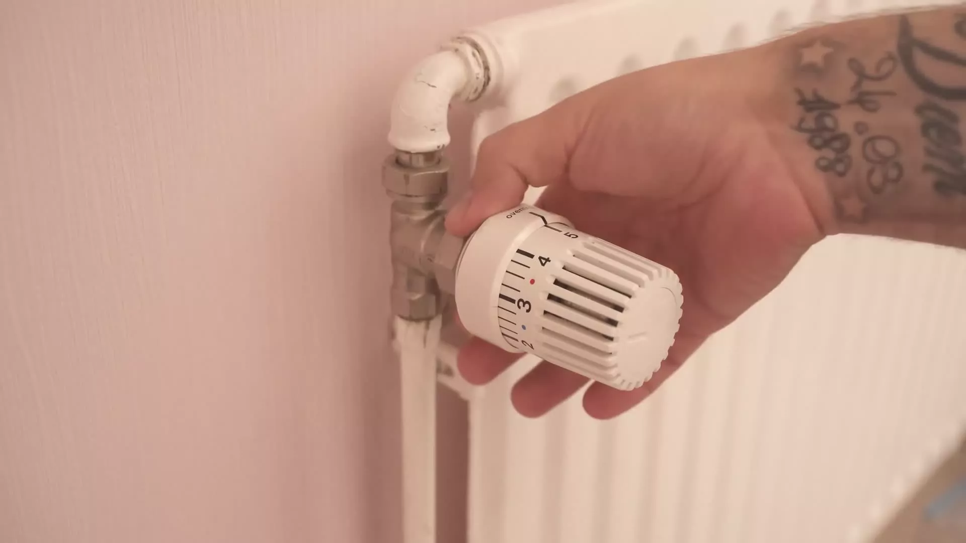 شوفاژ گرم نمیشود؟ با این ترفندها خودتان مشکل را حل کنید