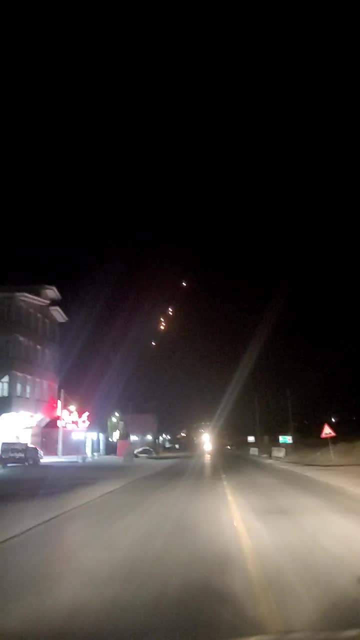   هم اکنون ؛ عبور موشک‌های سپاه از اسمان اراک به سمت اسرائیل