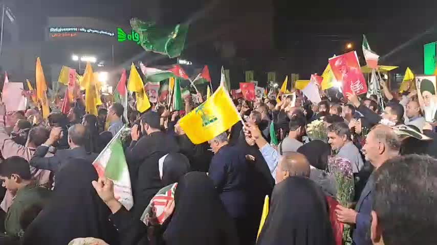   تشکر مردم از مقام معظم رهبری با شعار رهبر عالی مقام تشکر از انتقام