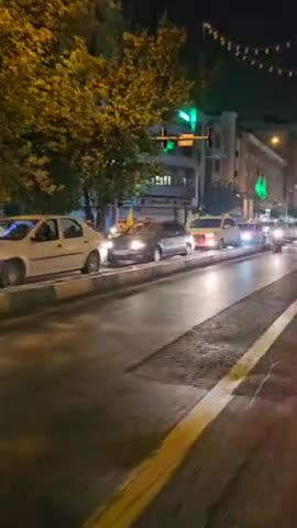   شادمانی خودرویی مردم تهران پس از پاسخ موشکی سپاه