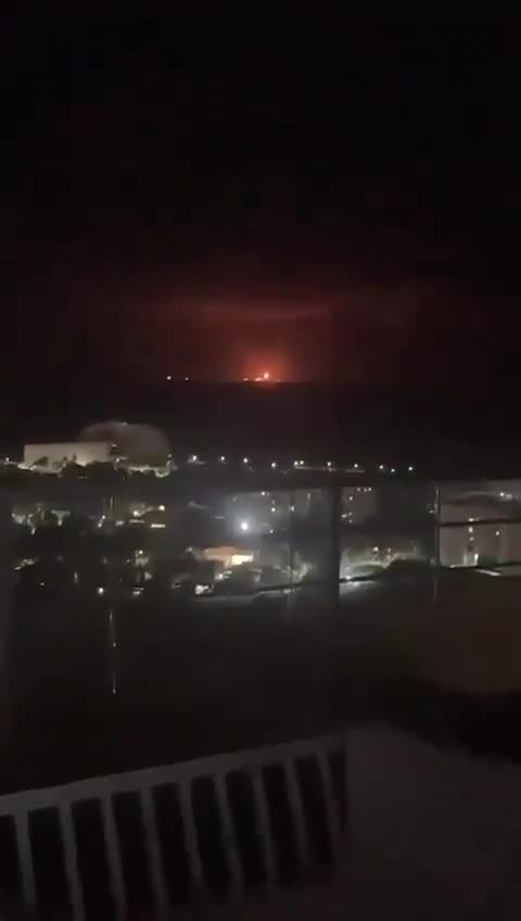    فیلم لحظه انهدام سکوهای گاز اسرائیل در دریای مدیترانه