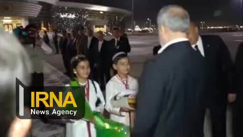   استقبال از پزشکیان در عشق‌آباد با زبان فارسی