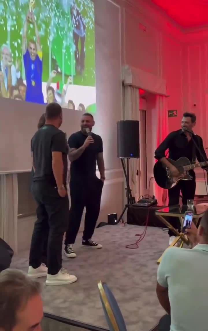   هم‌خوانی جالب دروسی و توتی در دورهمی بازیکنان تیم ملی ایتالیای 2006