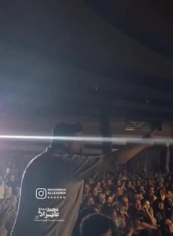   صدای باورنکردنی یک هوادار در کنسرت محمد علیزاده