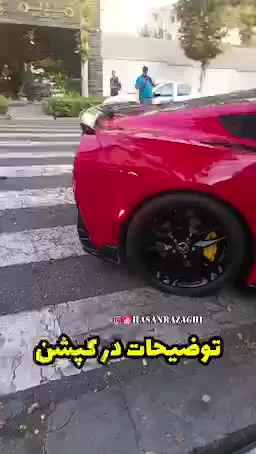   لحظه تصادف شدید شورلت کوروت قرمز رنگ در تهران با یک درخت!