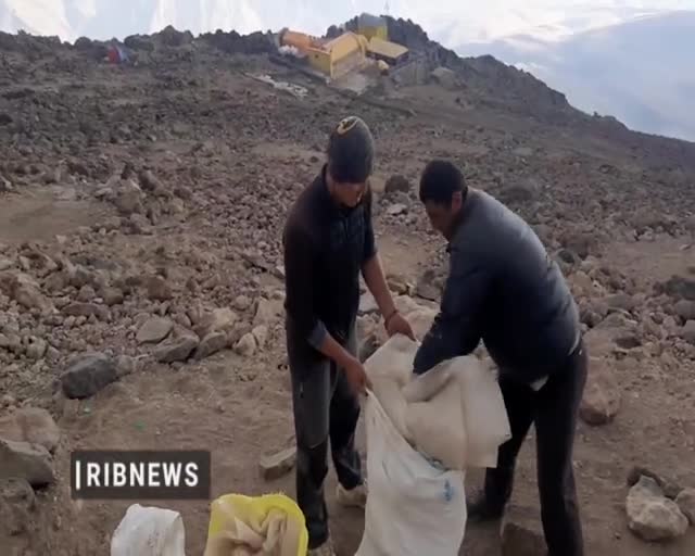   جمع‌آوری بیش از ۴/۵ تن زباله از جبهه جنوبی دامنه کوه دماوند