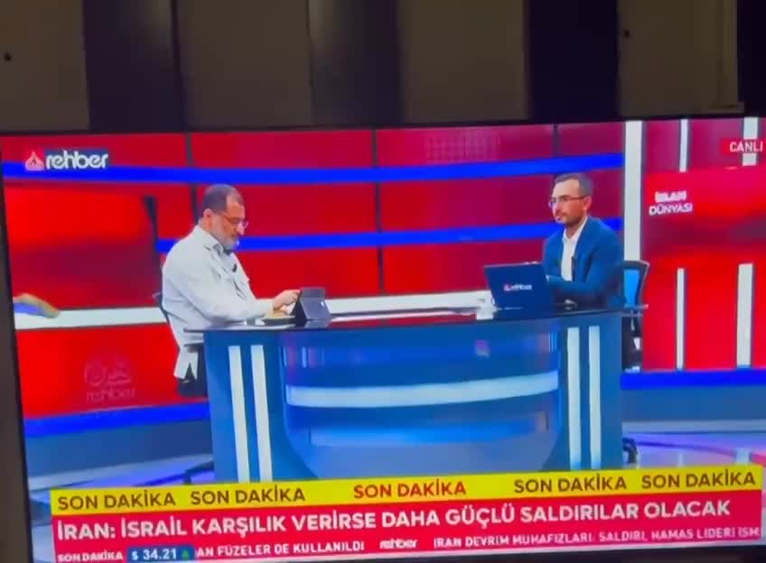   پخش شیرینی در برنامه زنده در ترکیه پس از حمله سپاه به اسرائیل