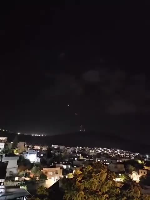   تصویری تازه از لحظه شلیک موشک‌های حزب‌الله به اسرائیل