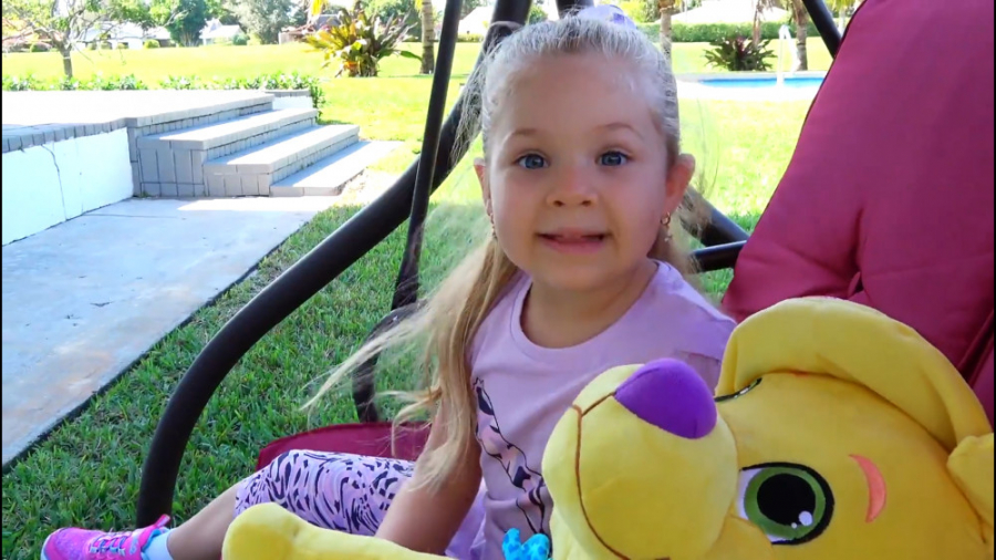 ماجراهای دیانا و روما جدید : سنگ نوردی دیانا و روما در کنار دریا