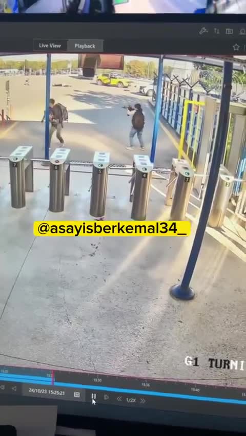   تصویری از لحظه حمله تروریست‌ها به سازمان هوافضای ترکیه