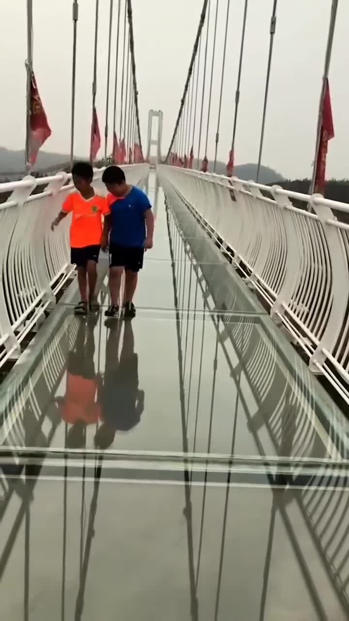 پل شیشه ای چین