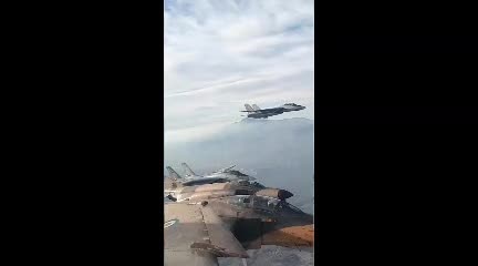   سوخت‌رسانی هوایی بوئینگ‌های ۷۰۷ به جنگنده های F4 و F14 نیروی هوایی ارتش