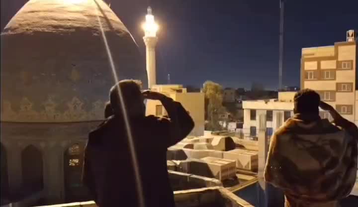   حضور مردم تهران در پشت‌بام‌ها پس از شنیدن انفجار