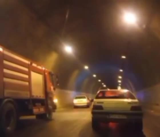   تصادف زنجیره‌ای در تونل رخ حد فاصل چهارمحال و بختیاری و اصفهان
