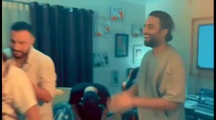   حرکت خبرساز و تازه آقای خواننده؛ استفاده بنیامین از نصرالله رادش برای تبلیغات بیشتر