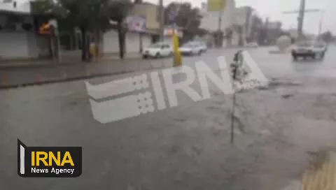   آبگرفتگی معابر شهر ایوان در استان ایلام در پی بارش‌ شدید