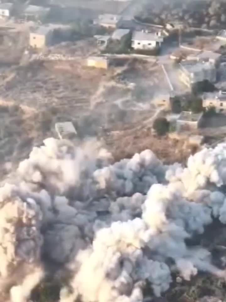 لحظه ای درد آور از انفجار مسجدی در جنوب لبنان توسط رژیم صهیونیستی