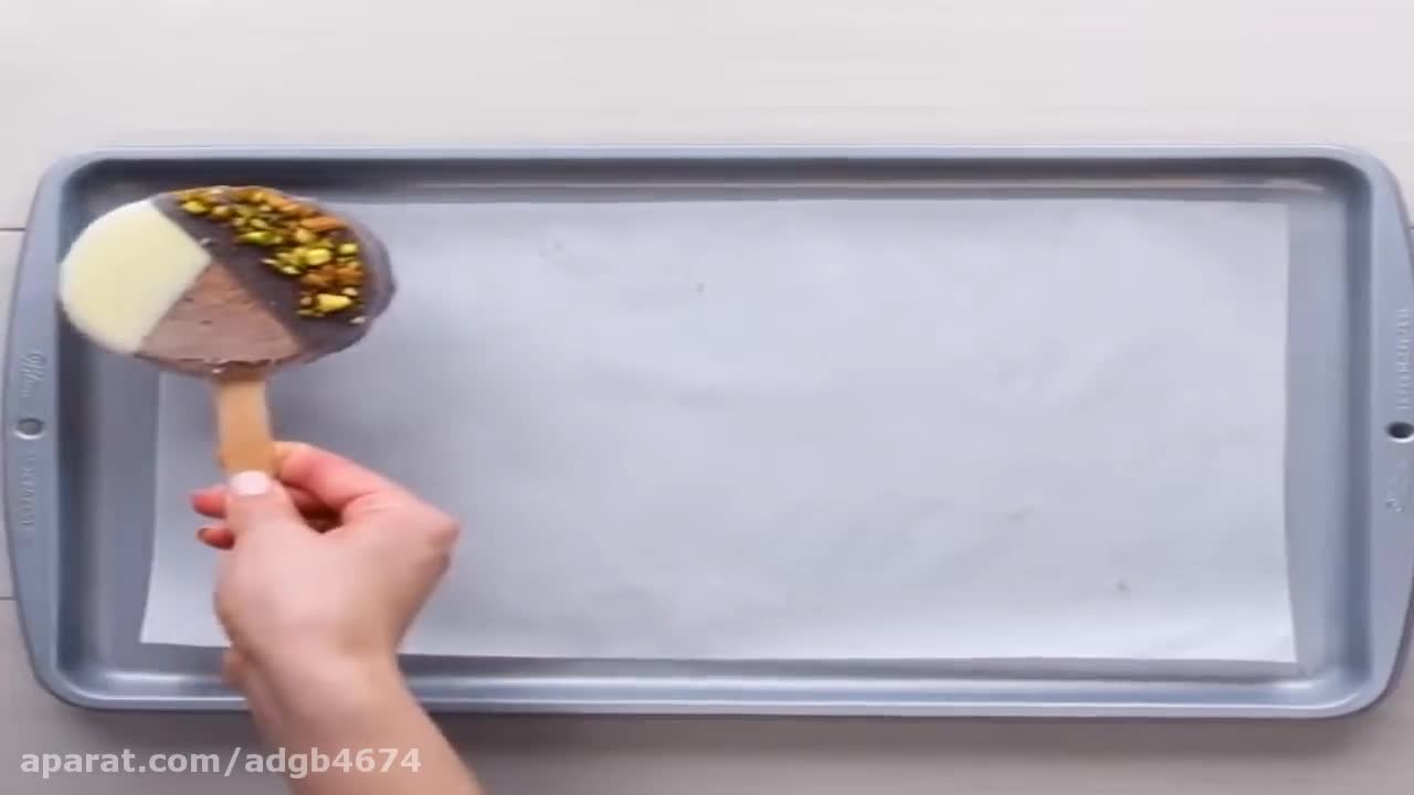 درست کردن  انواع بستنی و تزئین ان