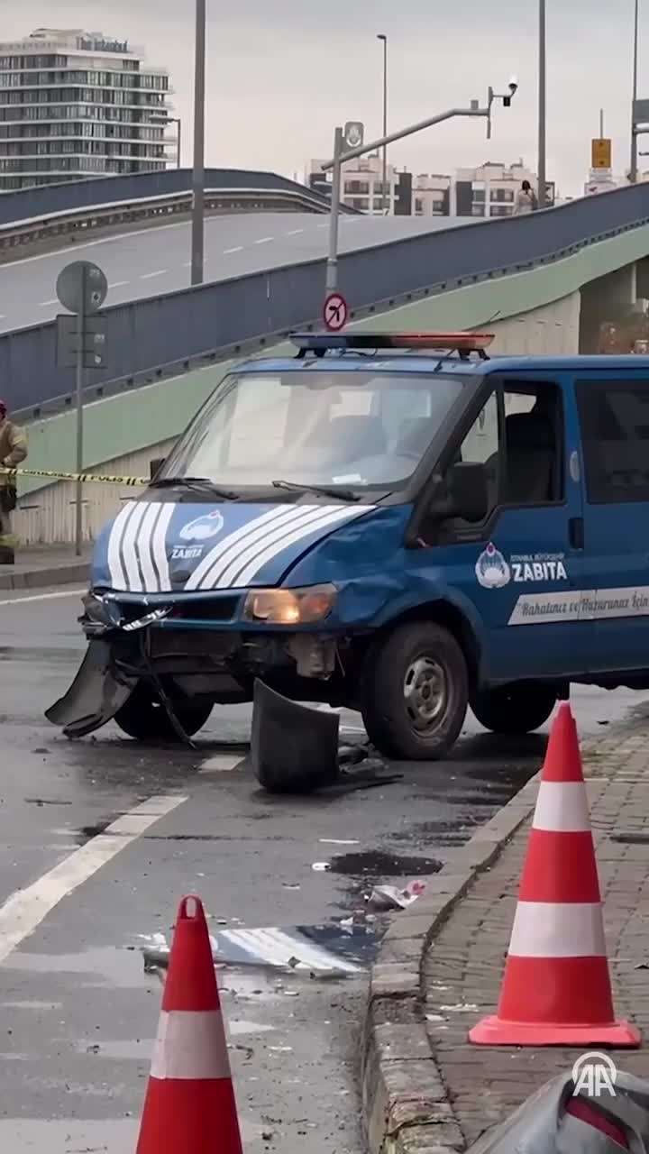   تصاویر تازه از صحنه مرگ افسر پلیس در پی تصادف مرگبار در استانبول!