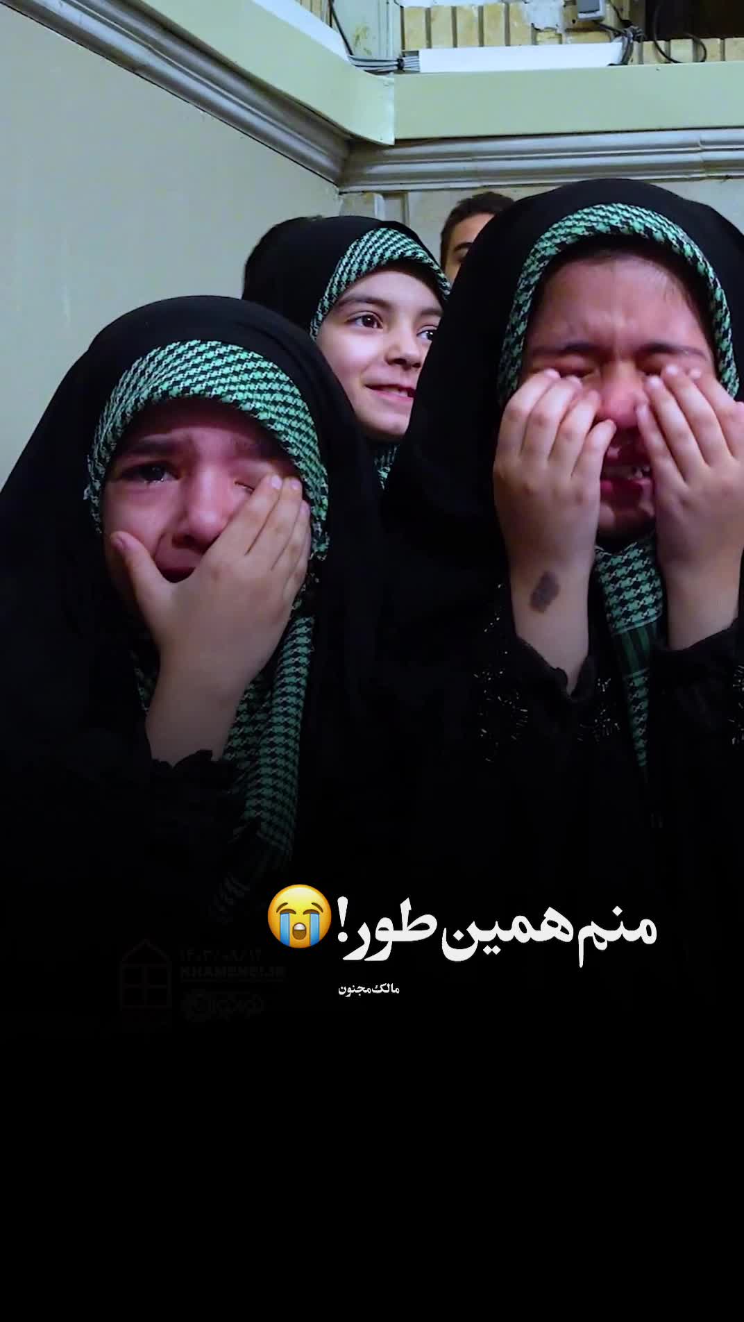   ثبت لحظات احساسی از گریه شوق دختران دانش آموز در دیدار با رهبر