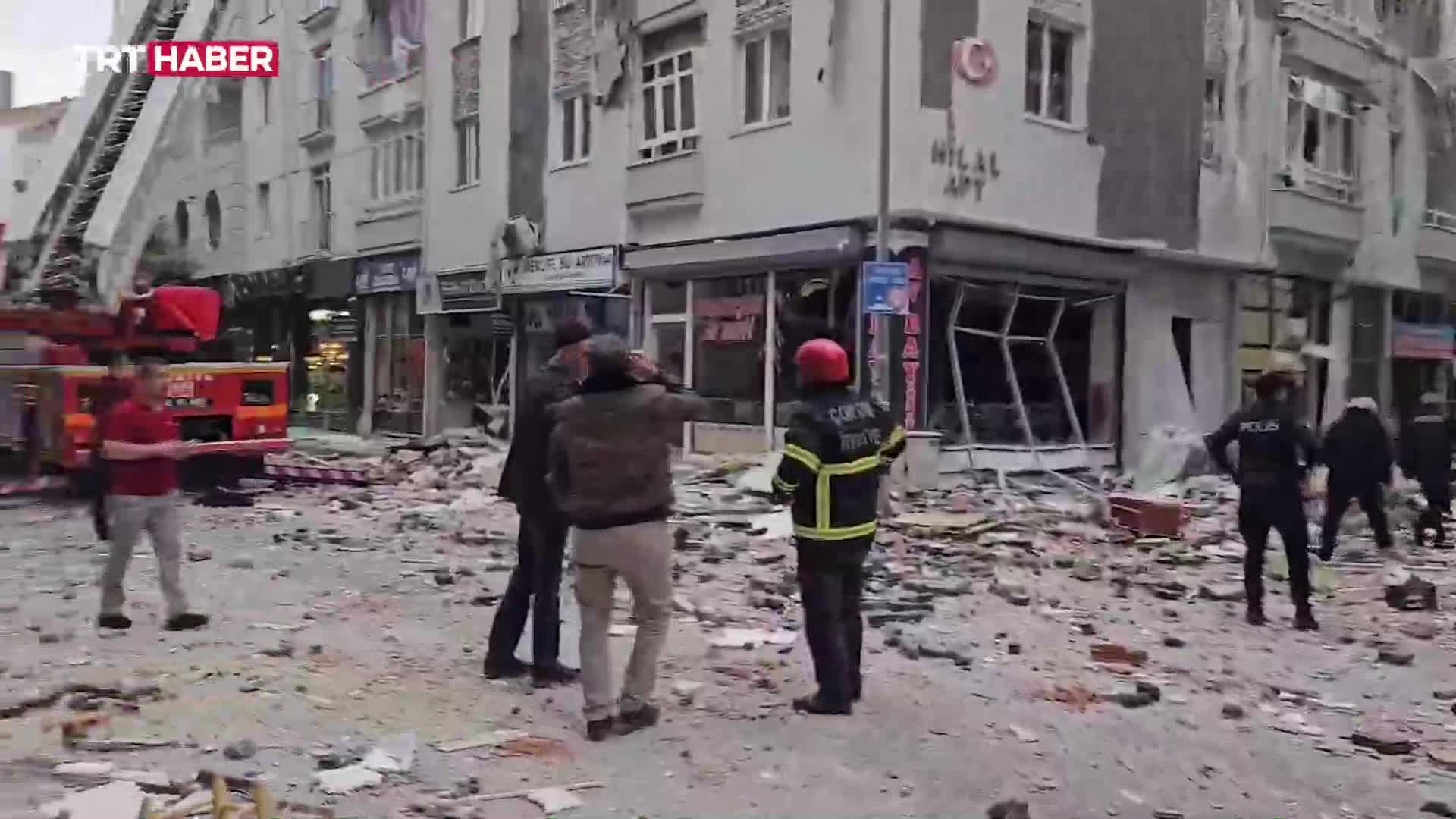   تصاویر تازه از انفجار یک ساختمانی در ترکیه