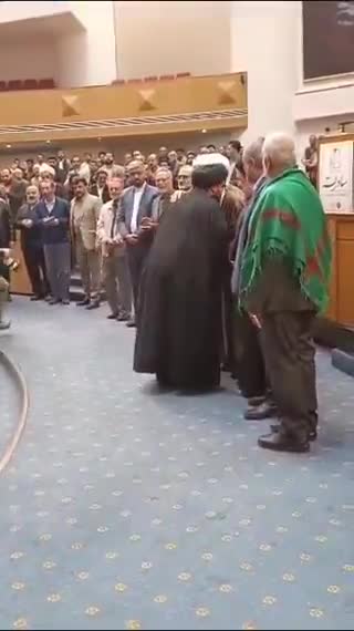    سیدمحمدمهدی نصرالله فرزند شهید سیدحسن نصرالله در لباس پدر