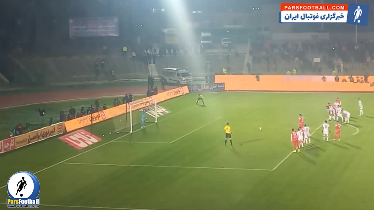 لحظه به ثمر رسیدن گل اول پرسپولیس توسط علی علیپور