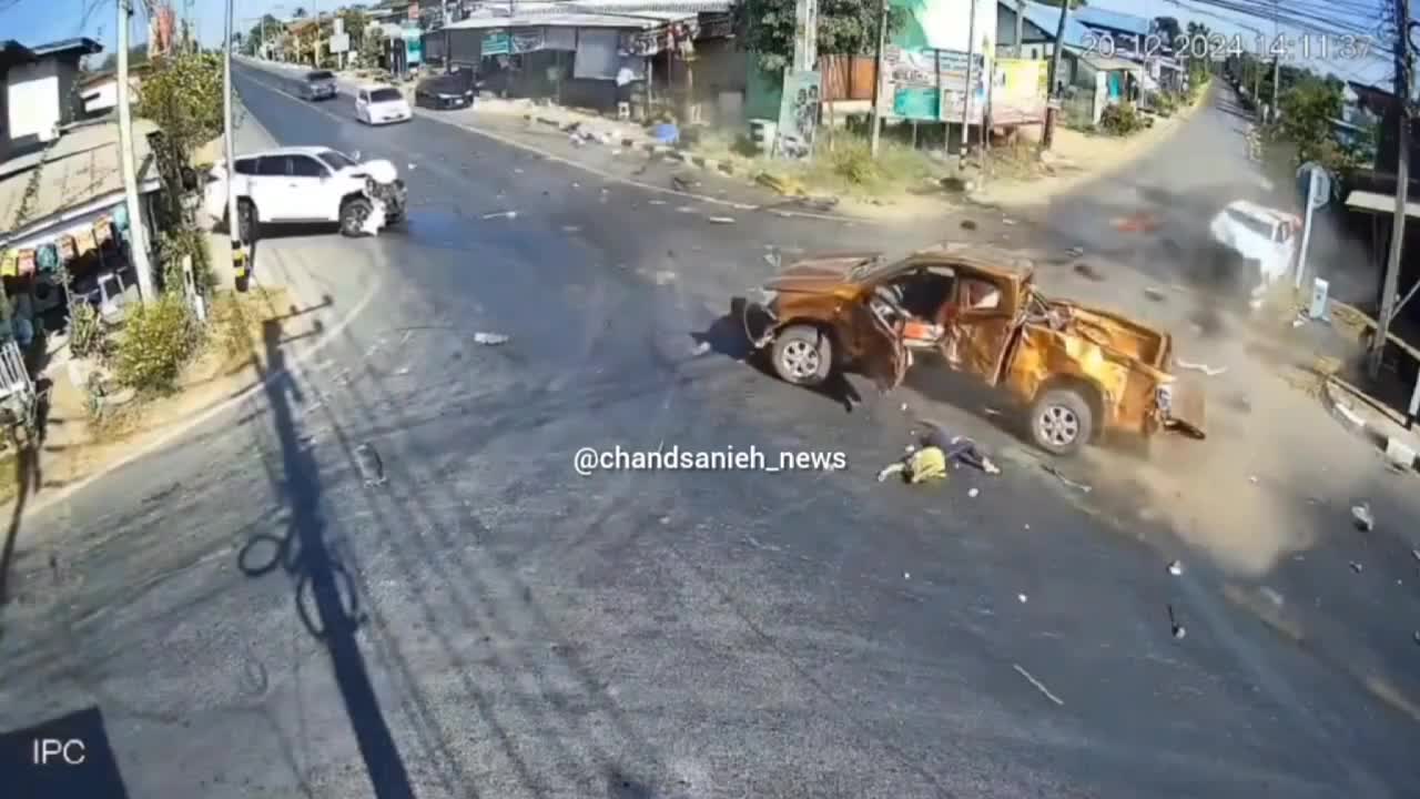   تصادفی عجیب در یک تقاطع بدون چراغ هشدار