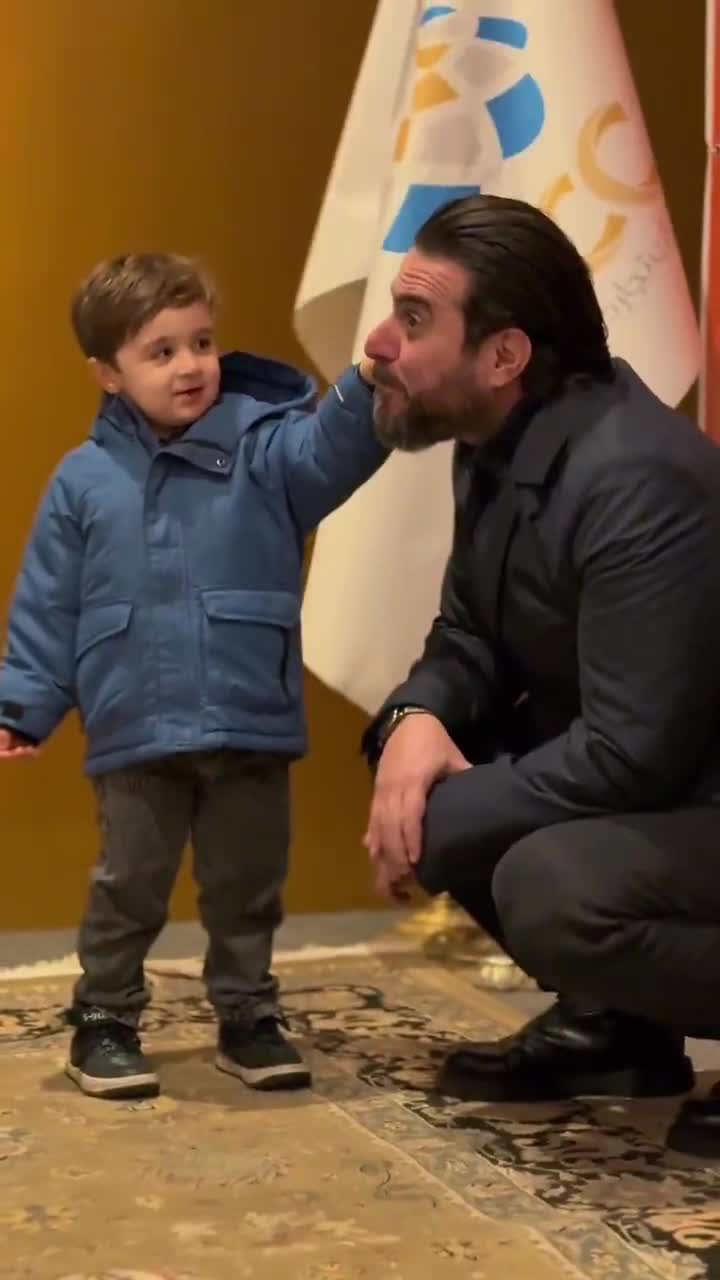   برخورد بامزه و صبورانه محسن کیایی با یک هوادار خردسال