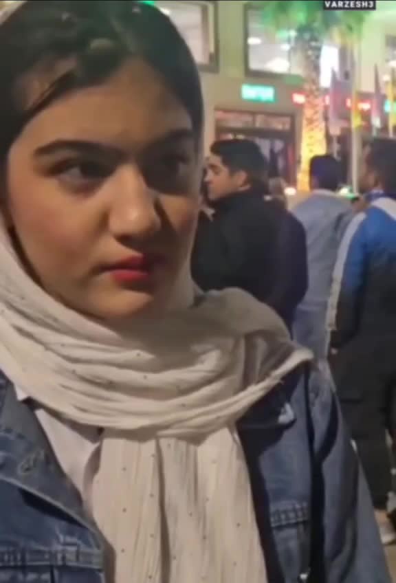 دختری که رامین رضائیان را بغل کرد، پرسپولیسی از آب درآمد + فیلم