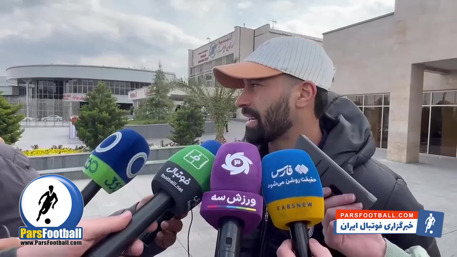 واکنش رامین رضاییان به شرایط بد چمن ترکمنستان