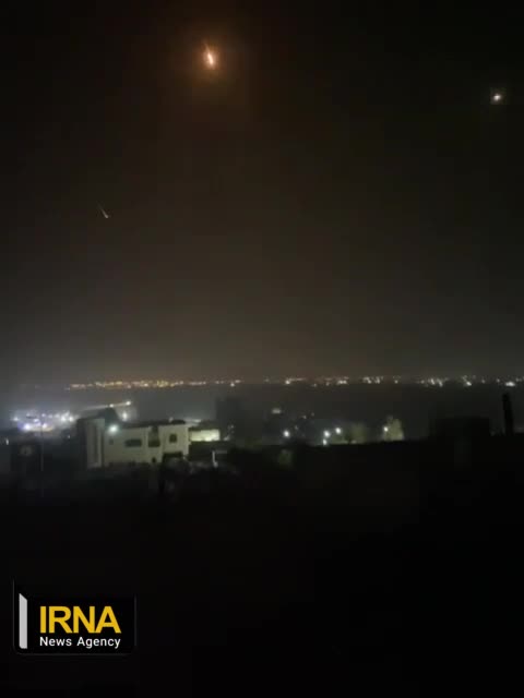 لحظه فرود موشک های ایران در اسرائیل