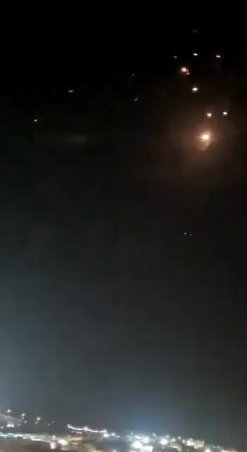 آسمان تلاویو در شب حمله ایران به اسرائیل