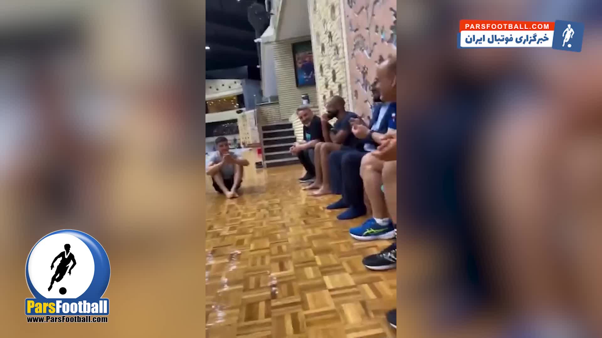 کلیپ آواز خواندن احمد مجدزاده کارشناس کشتی در تمرین تیم ملی کشتی