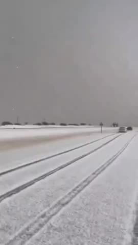 تغییرات اقلیمی به یک چالش تبدیل شده بارش برف در طائف عربستان