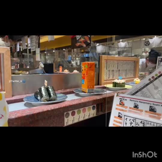 رستوران سوشی با نوار نقاله!