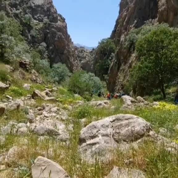 کوهنوردی در طبیعت زیبا