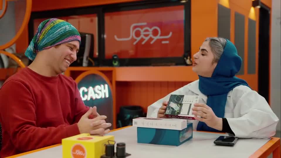 طنز مصطفی ازاد و  زن کینه شتری