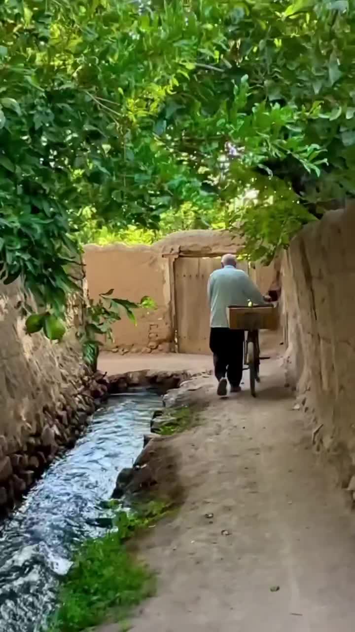 گفتم خوشا هوایی کز باد صبح خیزد " " گفتا خنک نسیمی کز کوی دلبـر آیـد "
