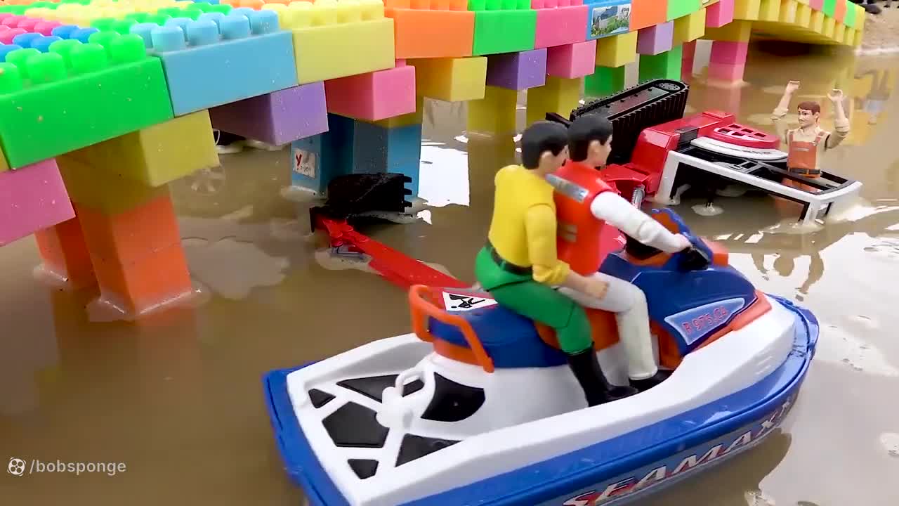 پل های ساختمانی، ماکرو، ماشین های پلیس، میکسرهای سیمان، داستان ماشین اسباب بازی