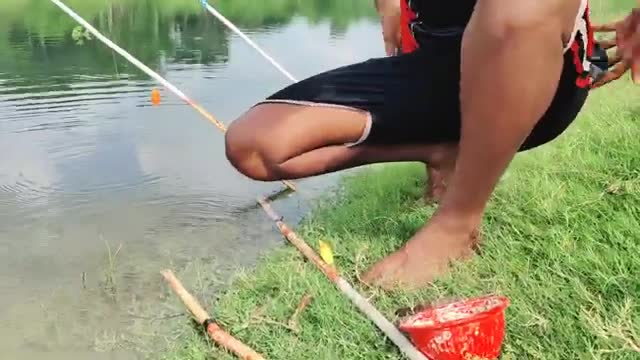 فیلم مستند ماهیگیری با قلاب کودک